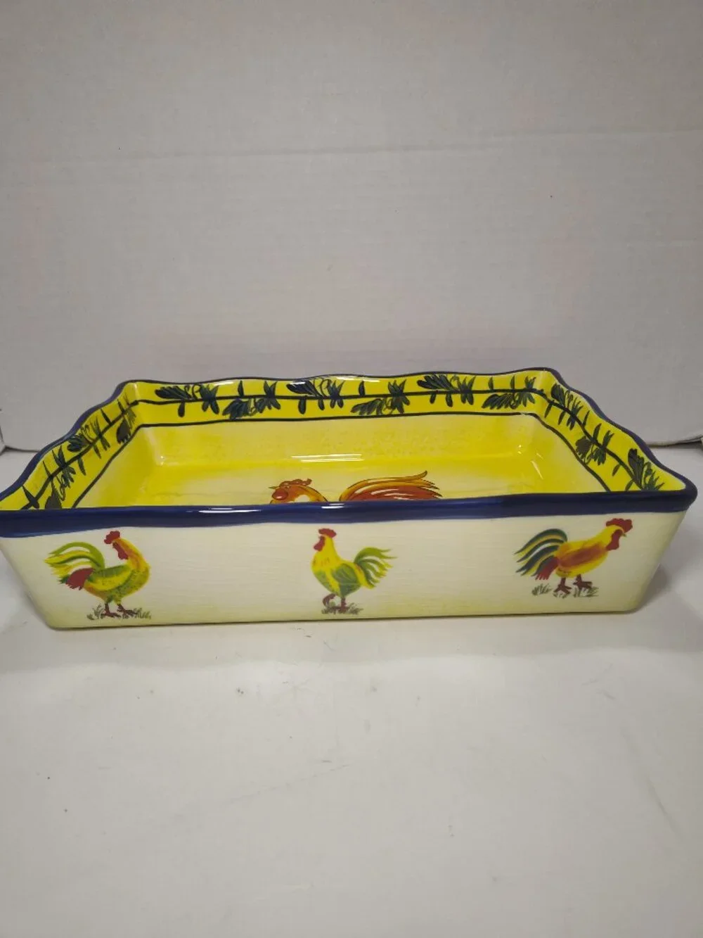 Temp-tations by Tara Rooster 3.5 Qt Casserole Dish with Lid & Metal Rack 15x10